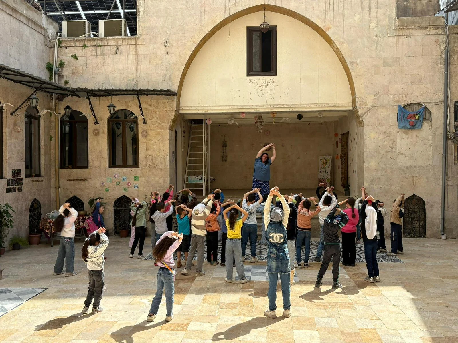 Drawing workshop in the courtyard of the 123 HOPE centre in Aleppo.